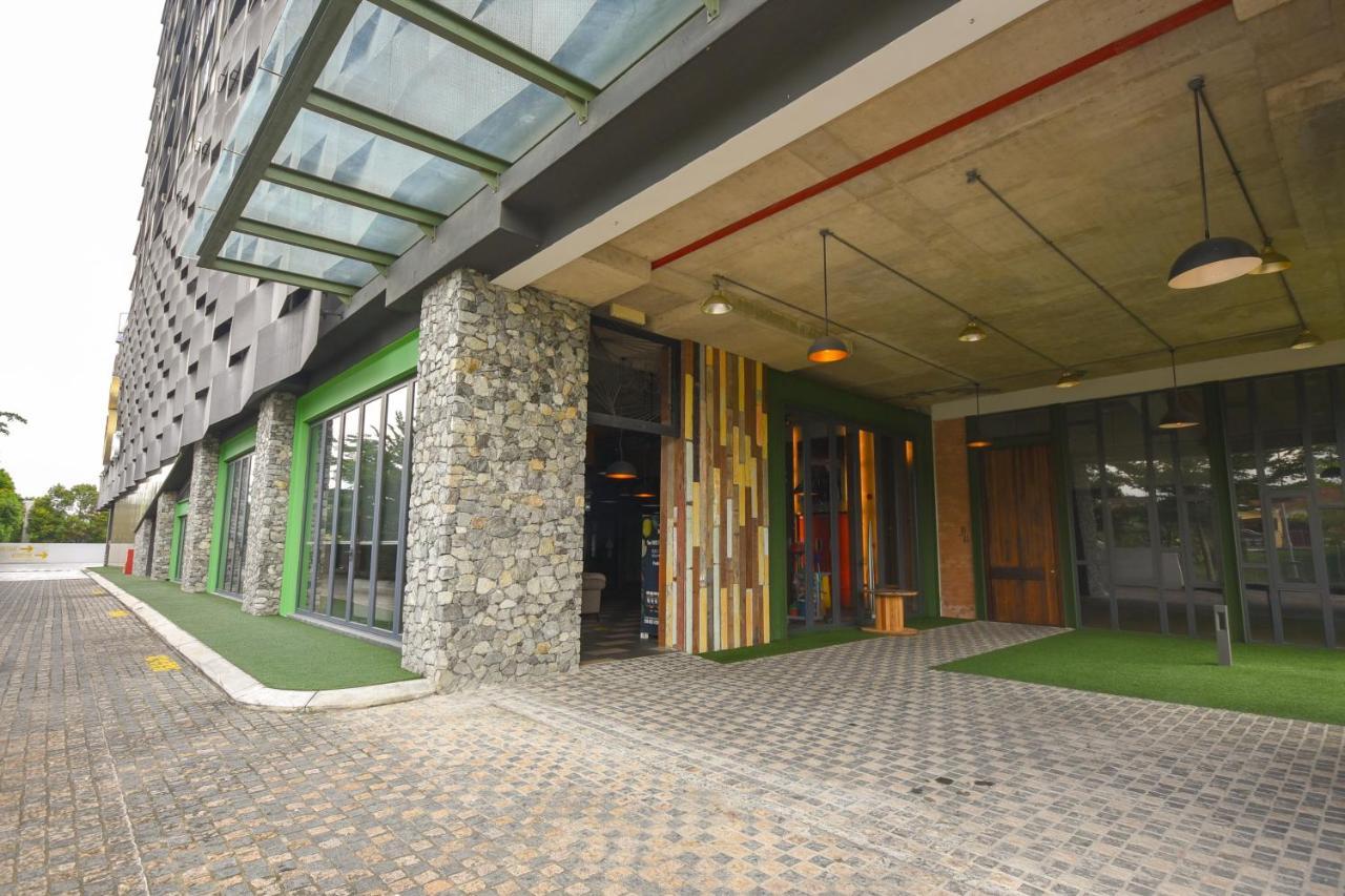 Cube 8Teens By Nest Home Johor Bahru Exterior foto